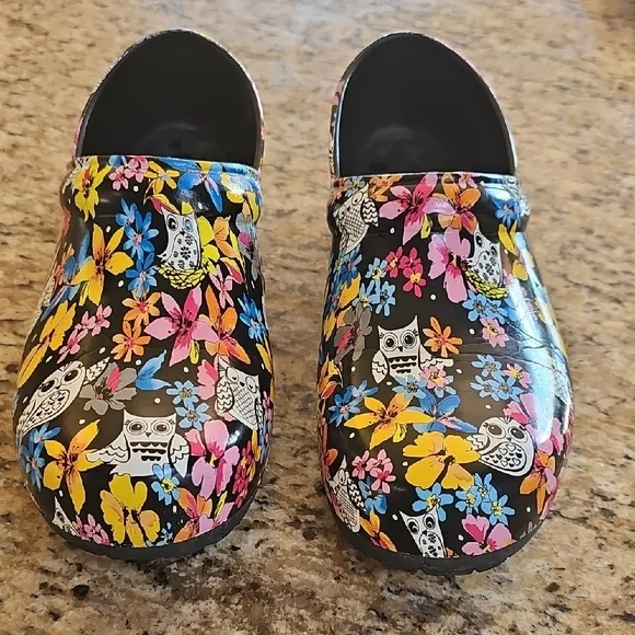 Anywear Nurse Slip Resistant Owl Print closed back Clogs Women 11 Men  9 unisex - Picture 3 of 14